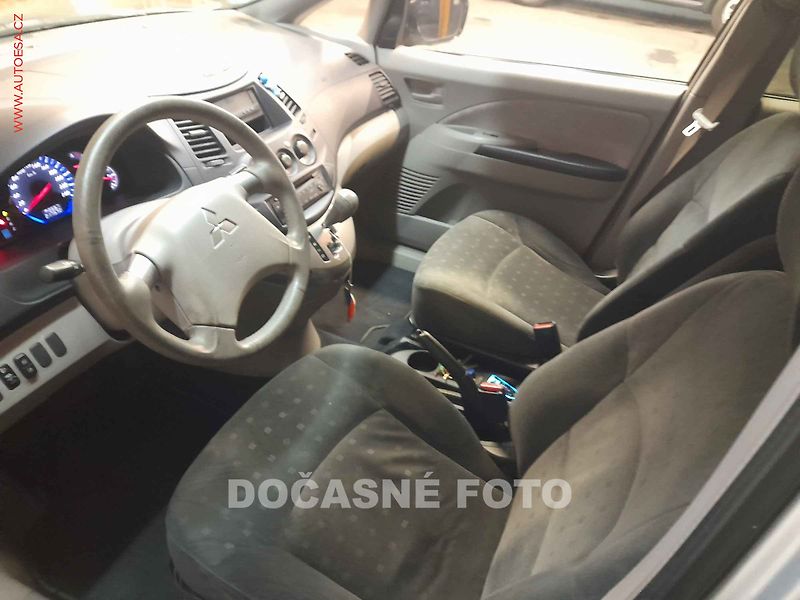 Mitsubishi Grandis (2004) 2.4, AT - fotka 3 z 3
