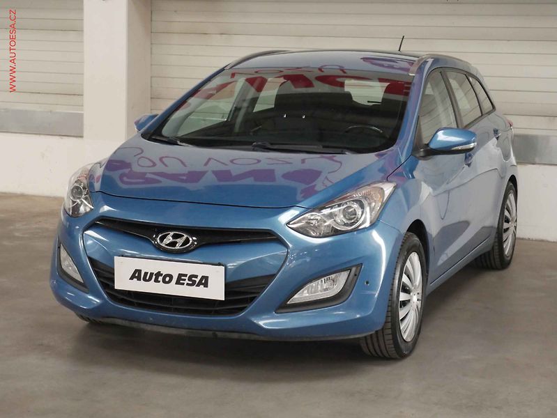 Hyundai i30 (2013) 1.6i, ČR, AC, výhřev sed - fotka 3 z 18