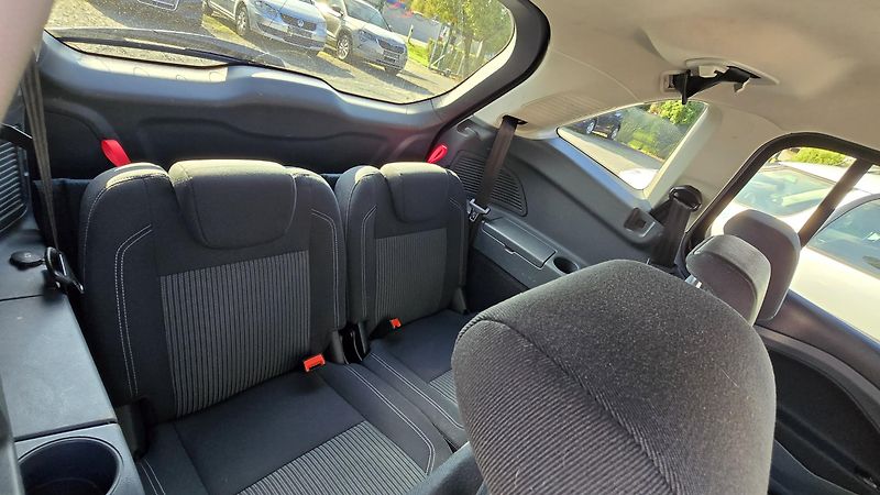 Ford Grand C-MAX 1.6 16V TITANIUM 7MÍSTNÝ  - fotka 19 z 42