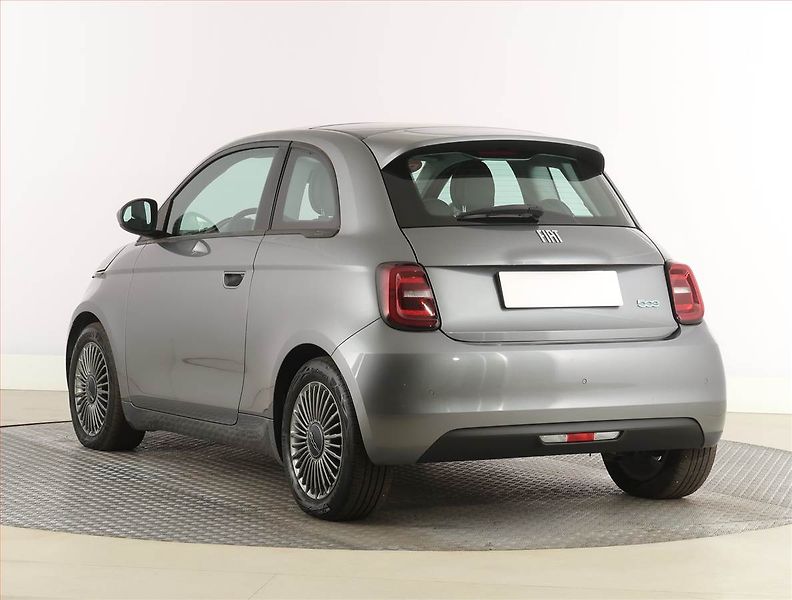 Fiat 500e (2022) 42 kWh, SoH 100%, Automat - fotka 4 z 25