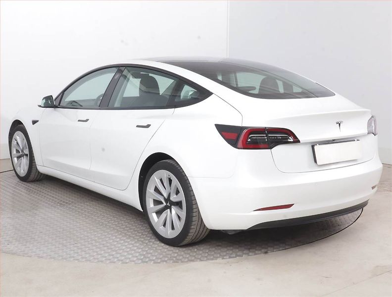 Tesla Model 3 (2021) Std Range Plus LFP, SoH 92% - fotka 4 z 21
