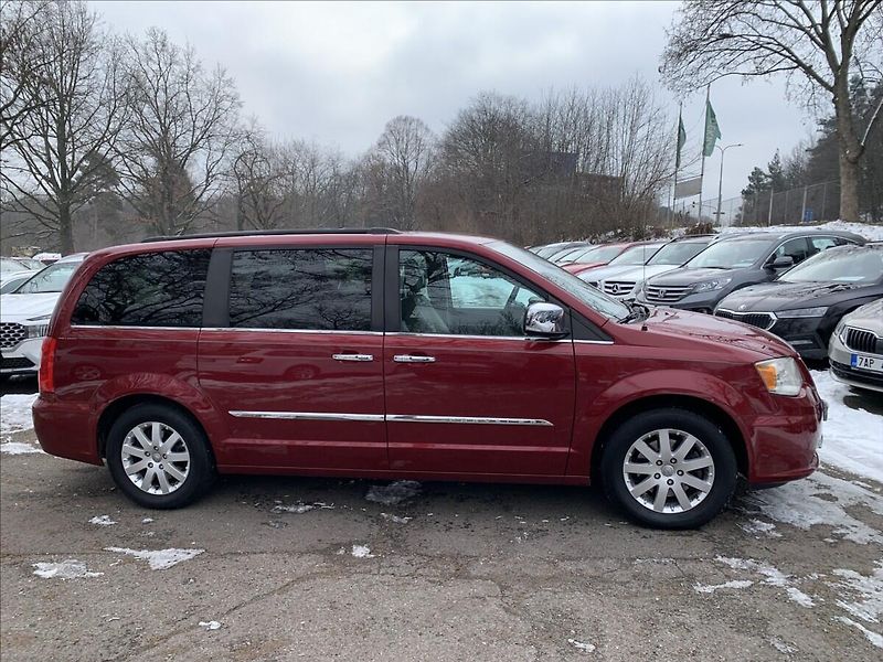 Chrysler Town & Country 3,6 i V6 7.MÍST - fotka 4 z 18