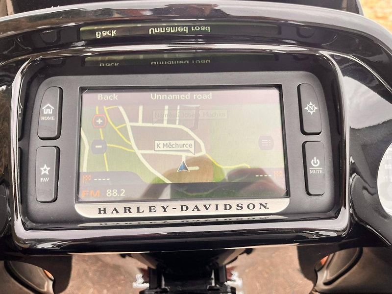 Harley-Davidson FLTRU Road Glide Ultra 1750 (2014) FLTRUSE Road Glide Ultra CVO R - fotka 13 z 16