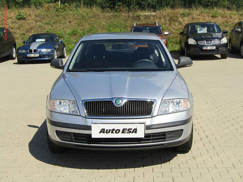 Škoda Octavia (2011) 1.4 16V, ČR, AC - fotka 2 z 12