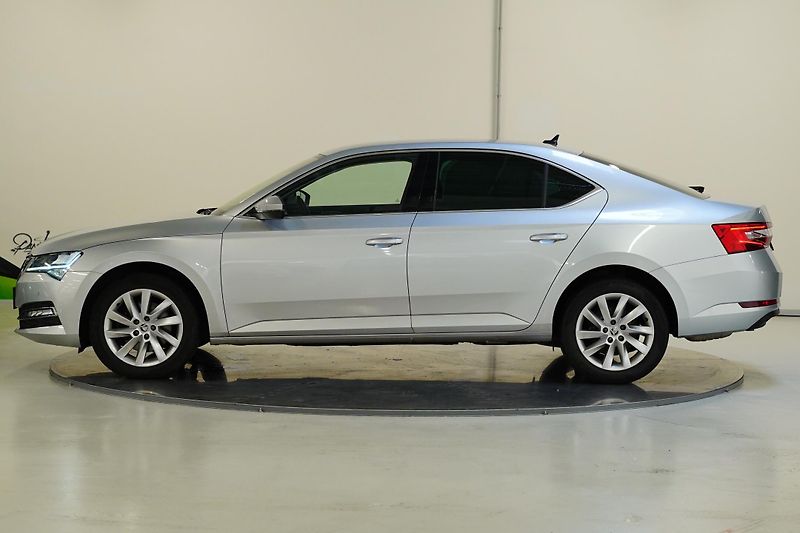 Škoda Superb - fotka 3 z 28