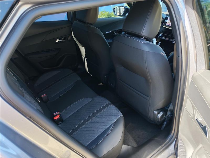 Peugeot 2008 (2026) 1,2 2008 ALLURE Hybrid 145 e-D - fotka 6 z 17