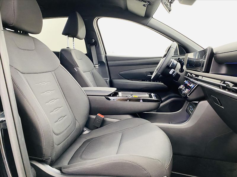 Hyundai Tucson 1,6 Hybrid - fotka 8 z 25