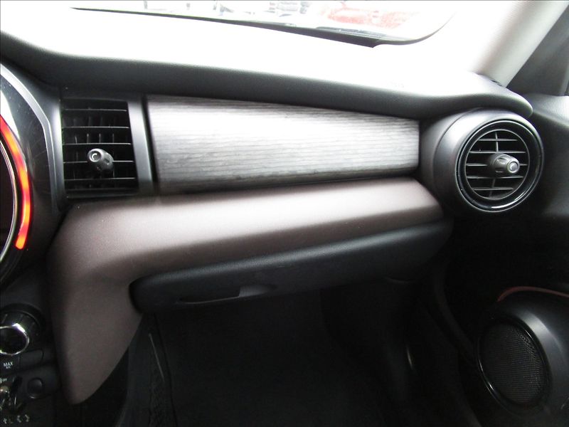 Mini Cooper 1.5D, automat, kůže - fotka 11 z 38
