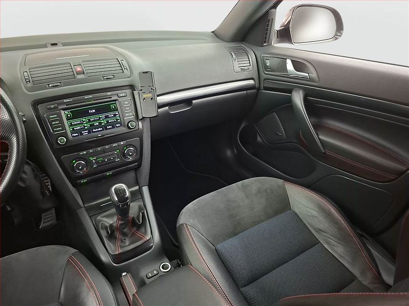 Škoda Octavia (2013) RS 2.0 TDI, Xenony, Tempomat - fotka 8 z 16