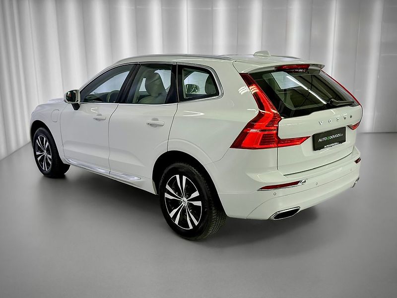 Volvo XC60 T6 AWD RECHARGE, ACC, PANORAMA - fotka 5 z 31