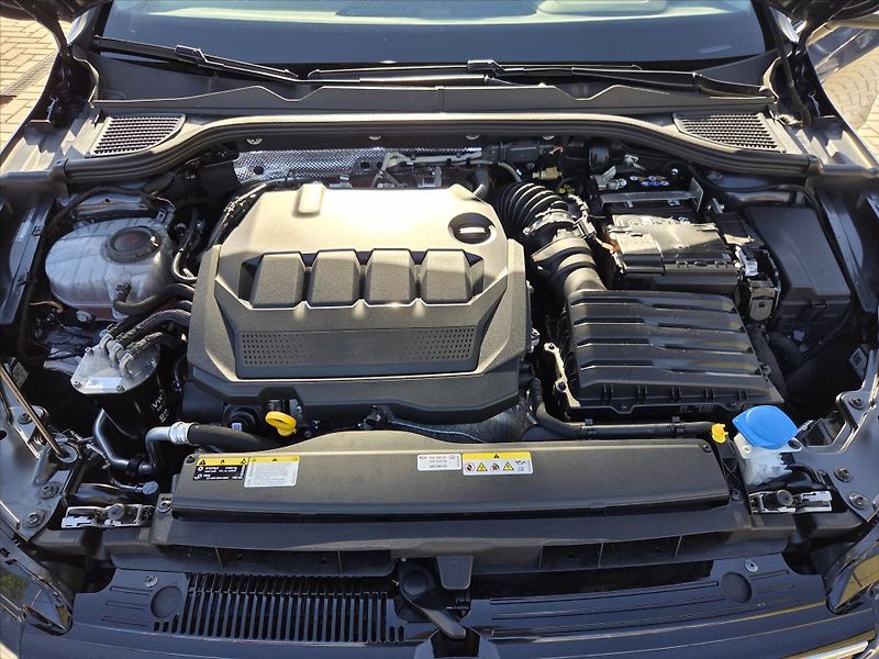 Volkswagen Golf 2,0 TDi 110kW DSG Tov.záruka Č - fotka 17 z 19