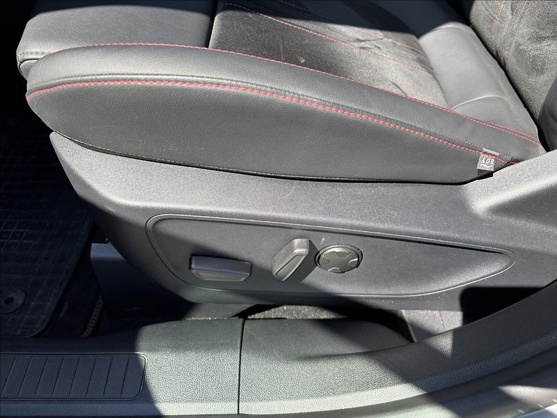 Ford Kuga 1,5 EcoBoost  111kW ST-Line X - fotka 28 z 49