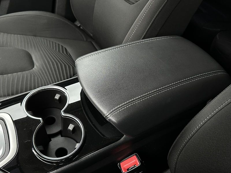 Ford S-MAX 2.0TDCi 150PS AUTOMAT NAVI VÝH - fotka 31 z 46