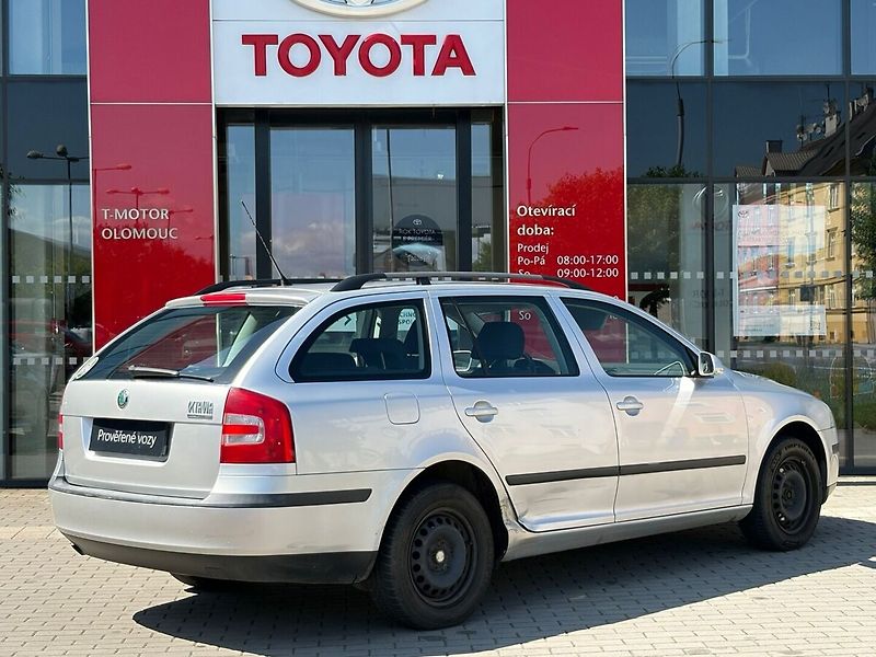 Škoda Octavia 1.6 Combi - fotka 3 z 14