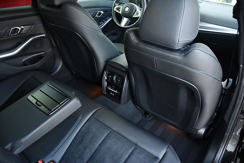 BMW Řada 3 320d M-SPORT xD TAŽNÉ ČR  - fotka 25 z 51