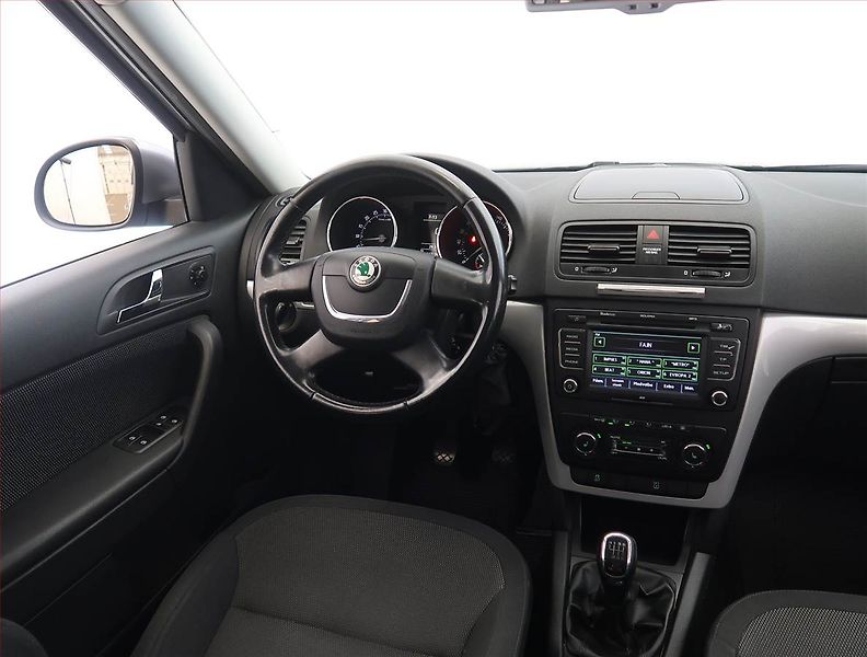 Škoda Yeti (2011) 2.0 TDI, 4X4, Serv.kniha - fotka 7 z 19