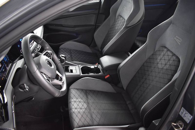 Volkswagen Golf (2022) 1.5TSI 110kW R-Line, Manuál - fotka 22 z 24