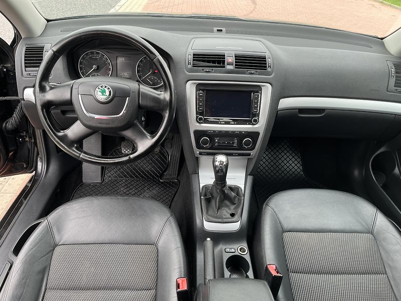 Škoda Octavia 1.6 TDi Elegance - fotka 13 z 28