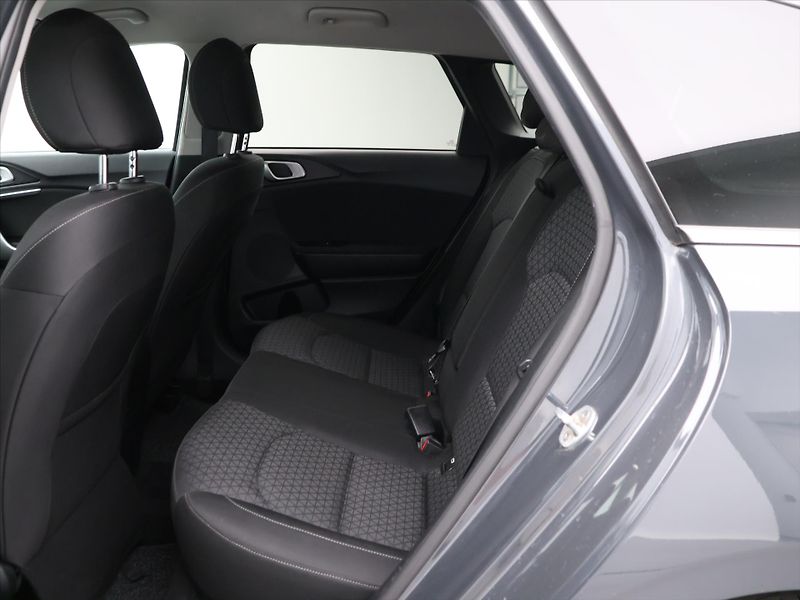 Kia Ceed 1,4 T-GDI Fresh CZ - fotka 12 z 27