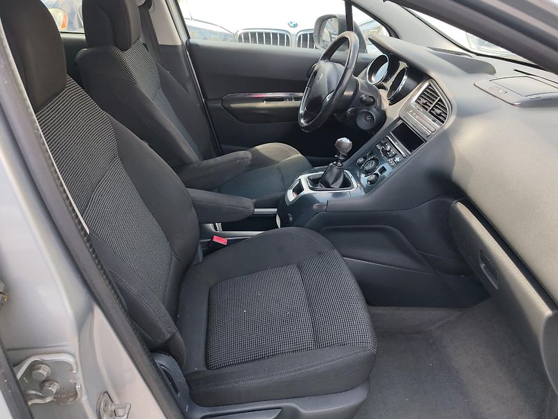 Peugeot 5008 1.6 HDI  - fotka 17 z 20