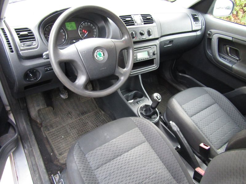 Škoda Roomster (2011) 1.6 TDI 66kW - fotka 13 z 36