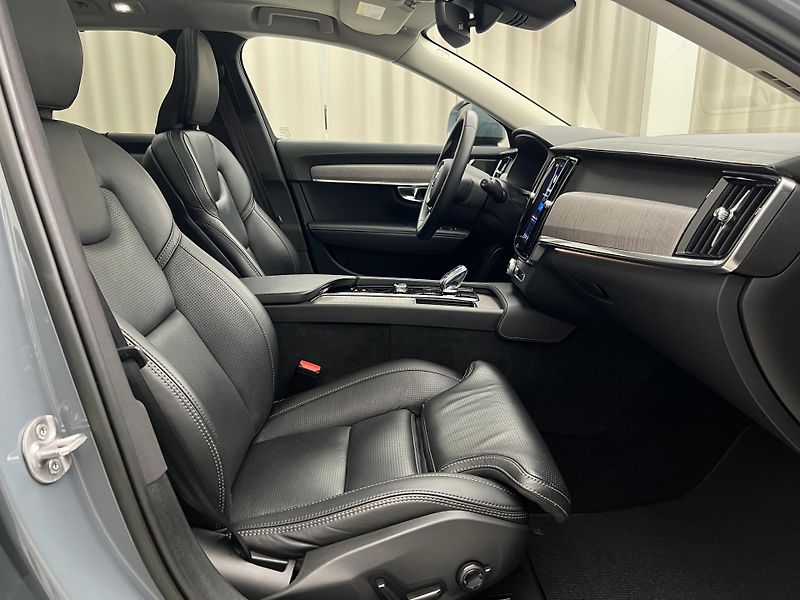 Volvo V90 CC B4 AWD PLUS AUT - fotka 20 z 45