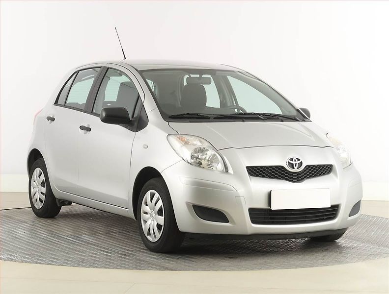 Toyota Yaris (2010) 1.0 VVT-i, Serv.kniha - fotografie inzerátu