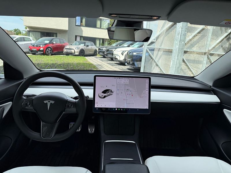 Tesla Model 3 Long Range AWD - fotka 11 z 41