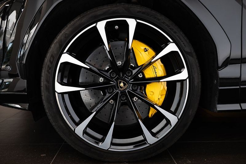 Lamborghini Urus Bang&Olufsen/360/Pano - fotka 23 z 27