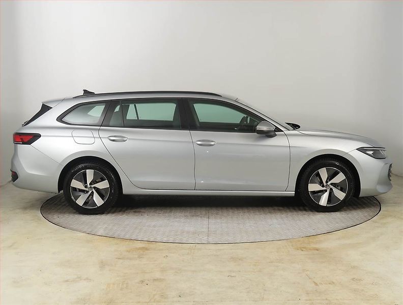 Volkswagen Passat (2025) 1.5 eTSI ACT - fotka 6 z 23