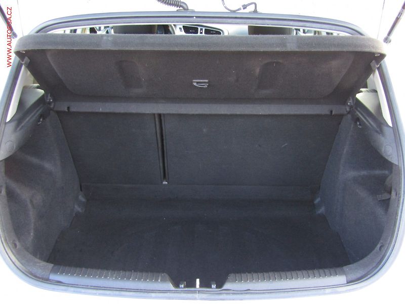 Kia Ceed (2014) 1.4 CRDi, ČR, AC, TZ, temp - fotka 7 z 15