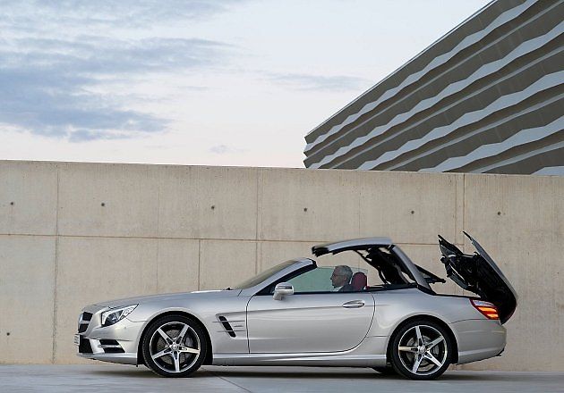 Mercedes SL disponuje plechovou skládací střechou., zdroj: Se svolením Mercedes-Benz