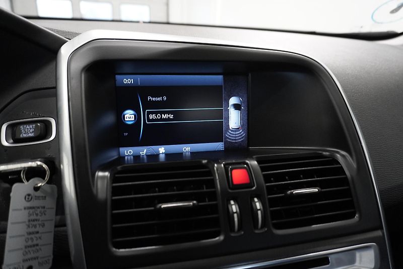 Volvo XC60 2,4 D5 AWD AUTOMAT - fotka 26 z 38