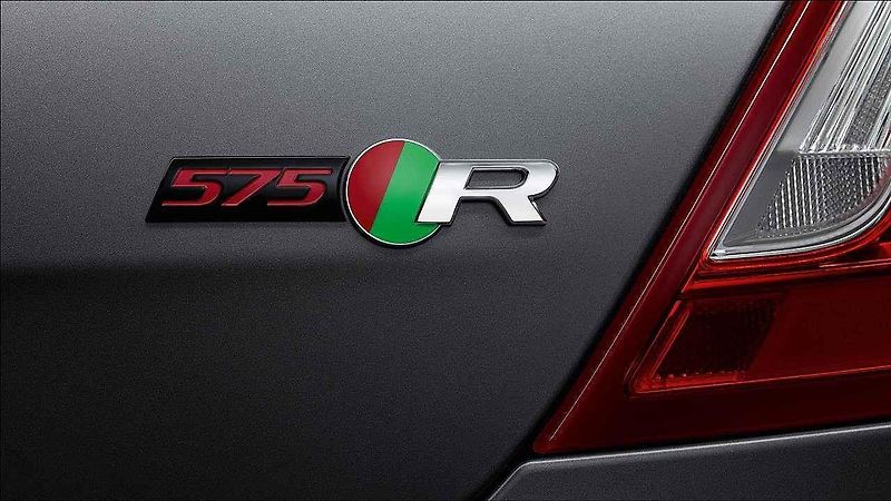 Jaguar XJR575.
