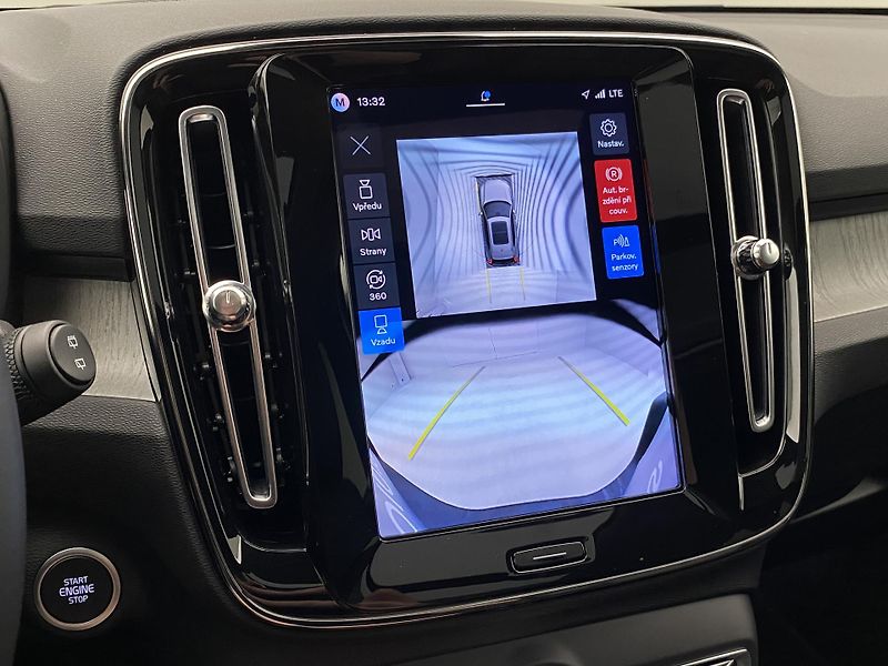 Volvo XC40 (2026) B3 AUT DARK ULTRA - fotka 64 z 66