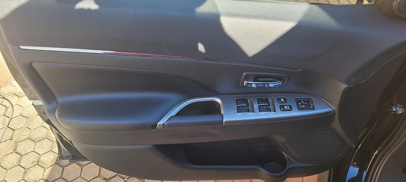 Mitsubishi ASX (2020) 2,0 MIVEC 110kW Automat Intro+ - fotka 34 z 38