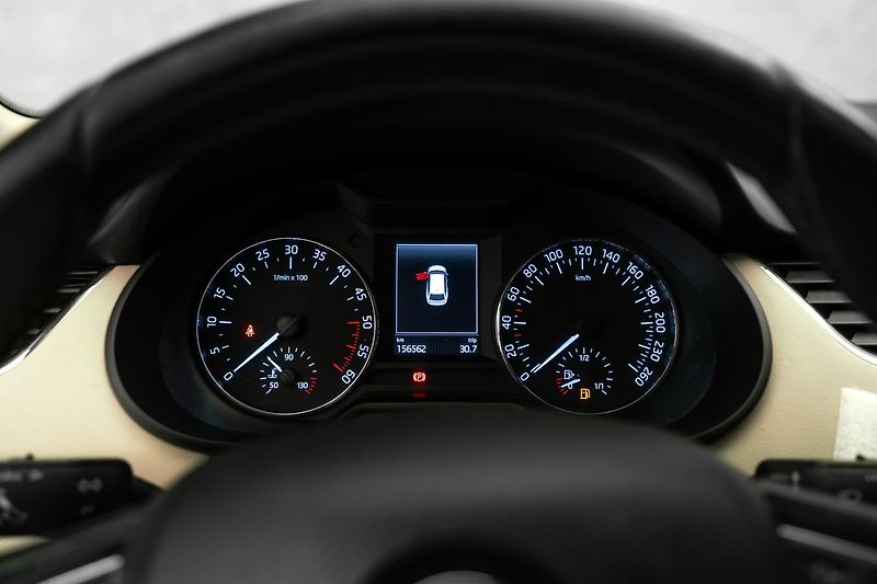 Škoda Octavia Combi 2,0TDI 4x4 Navi kůže - fotka 17 z 19
