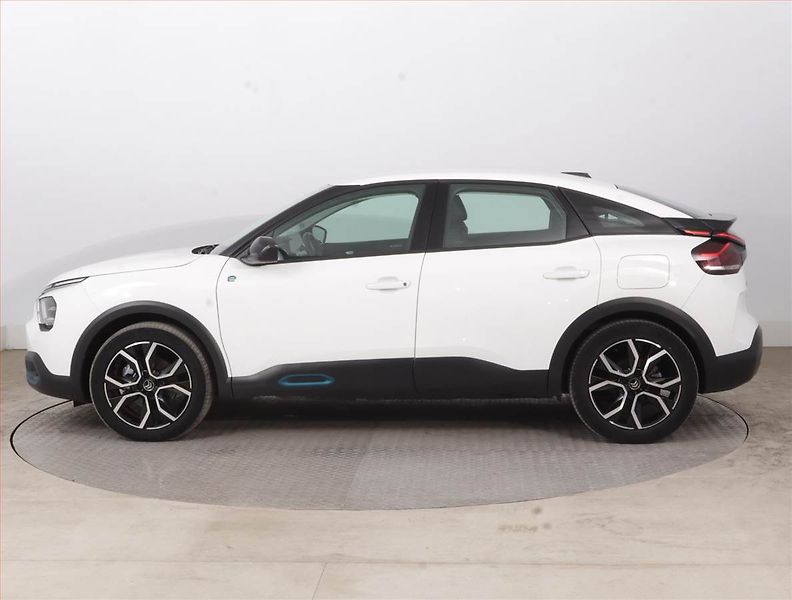 Citroën ë-C4 (2022) Shine 50 kWh, SoH 91% - fotka 3 z 20