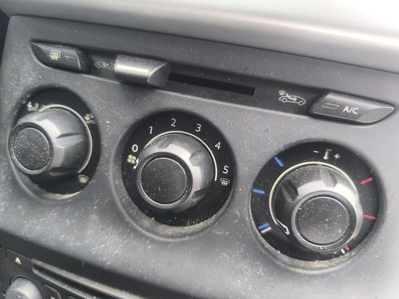 Citroën C3 1.4i,KRÁSNÝ,45KM,VÝBAVA,1MAJ86 - fotka 10 z 19