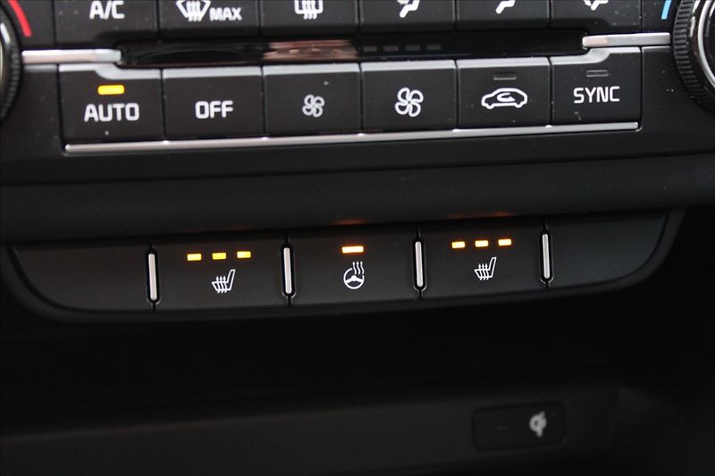 Kia XCeed 1,5 T-GDI  ČR,1.MAJ,TOP,ZÁRUKA - fotka 17 z 32