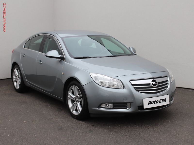 Opel Insignia (2010) 2.0CDTi, 1.maj, AC, park - fotka 1 z 3