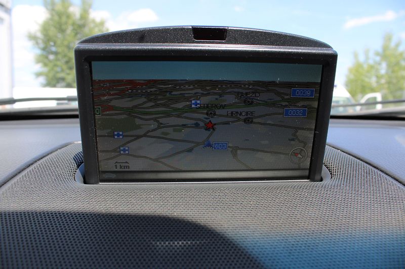 Volvo XC90 2,4 D5 AWD SUMMUM 7 MÍST CZ - fotka 15 z 28