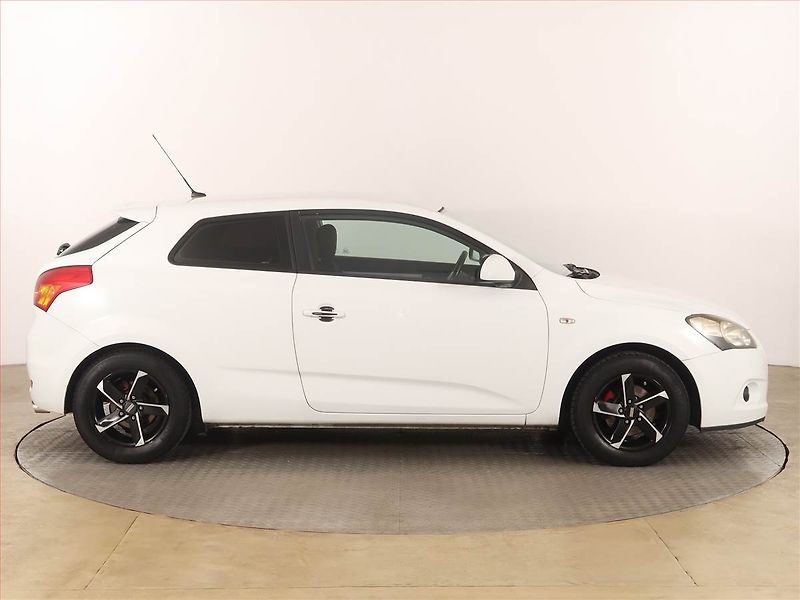 Kia Ceed (2009) 1.4 CVVT, Serv.kniha, nová STK - fotka 6 z 16