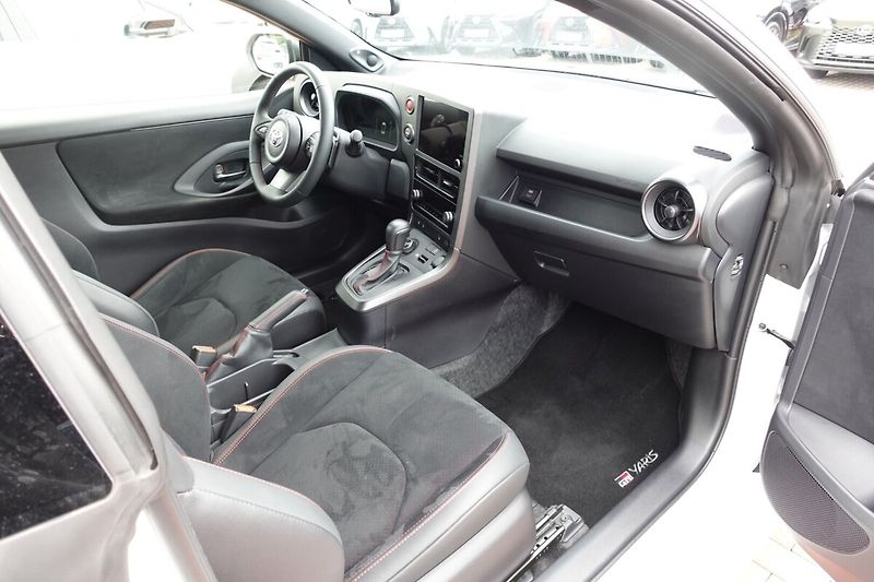Toyota GR Yaris 1.6Turbo 8AT 4X4 Dynamic + VIP - fotka 12 z 32