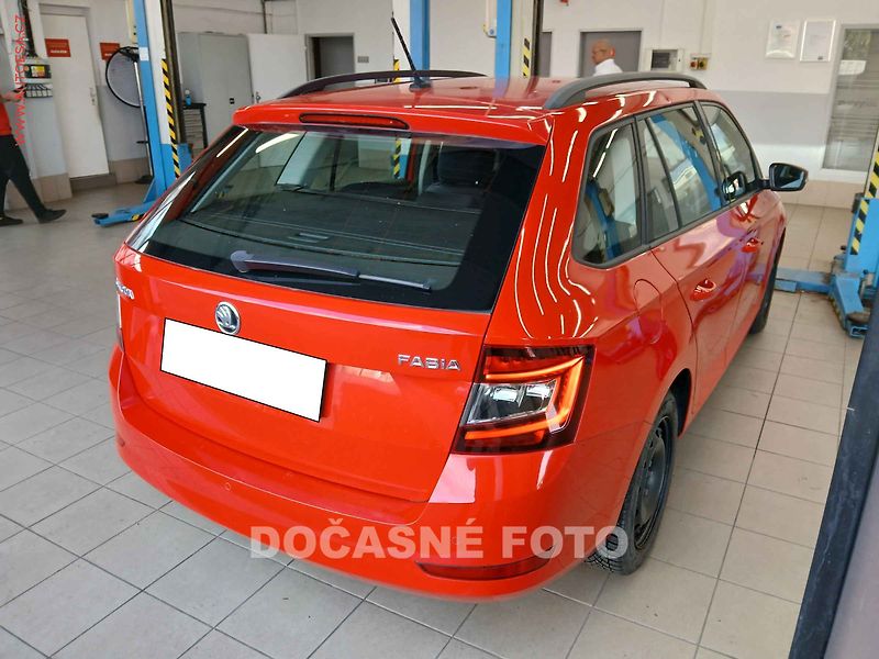 Škoda Fabia (2019) 1.0 TSI, ČR, LED, autoAC - fotka 2 z 3