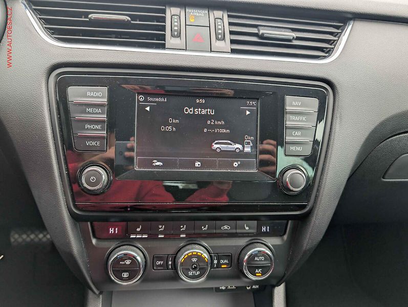 Škoda Octavia (2015) 1.4 TSi, Elegance, DSG, +kola - fotka 16 z 22
