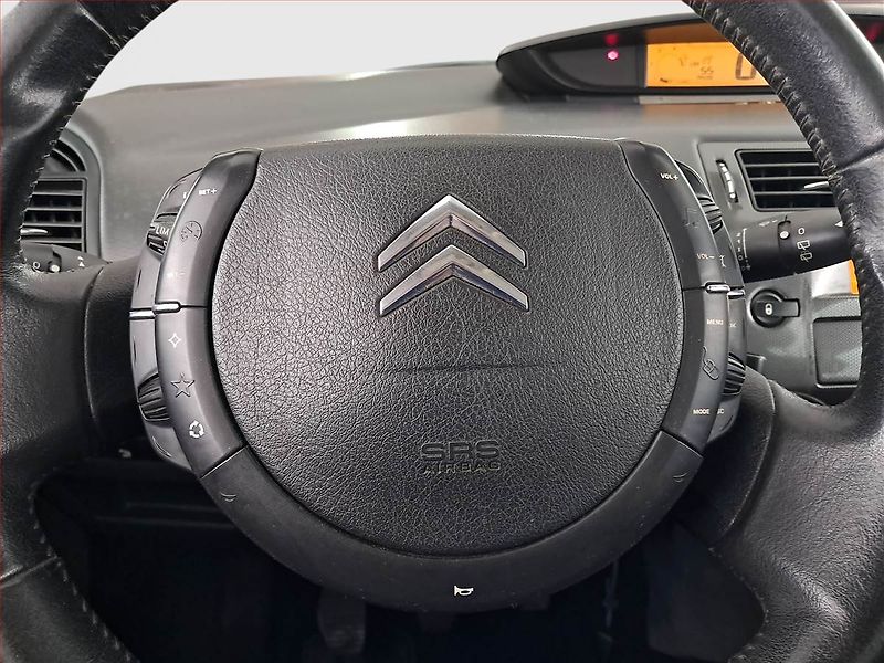 Citroën C4 (2009) 2.0 HDI, Tažné, pěkný stav - fotka 16 z 18