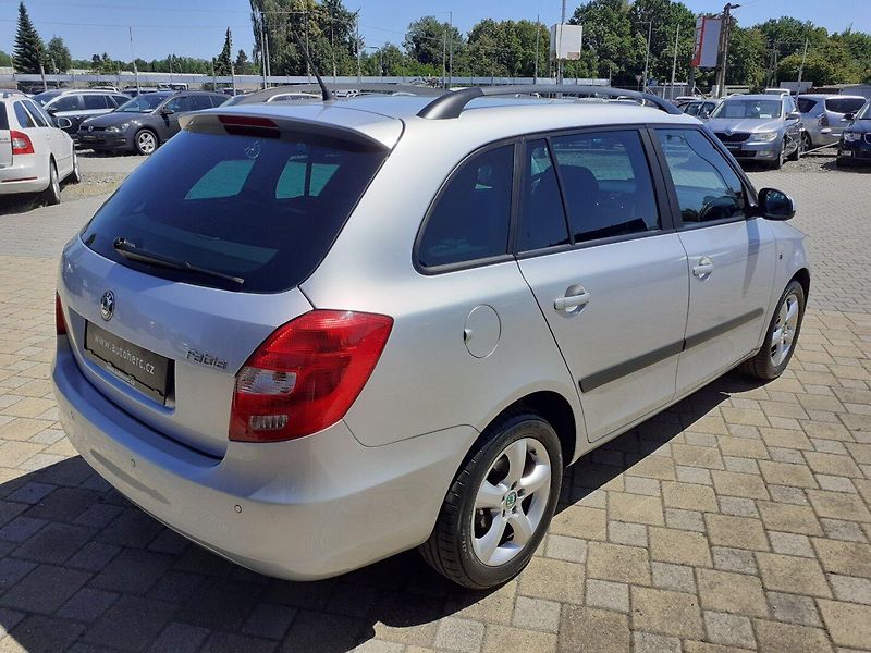 Škoda Fabia (2011) KOMBI 1.2 TSi AMBIENTE - fotka 4 z 27