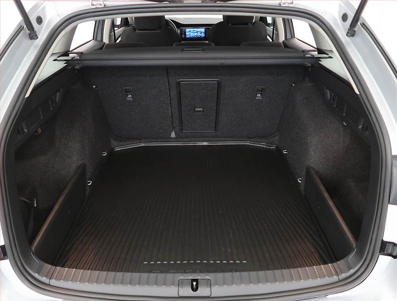 Škoda Octavia (2023) Ambition 2.0 TDI, ČR,1.maj - fotka 13 z 24
