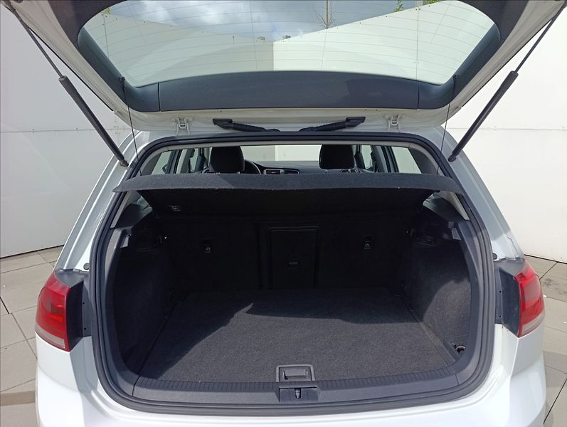 Volkswagen Golf 2,0 TDi DSG Aut.Klima Tempomat - fotka 9 z 41